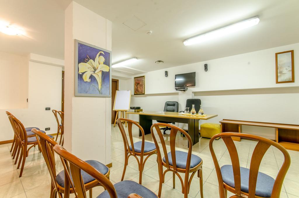Hotel Federico II LʼAquila Exteriör bild